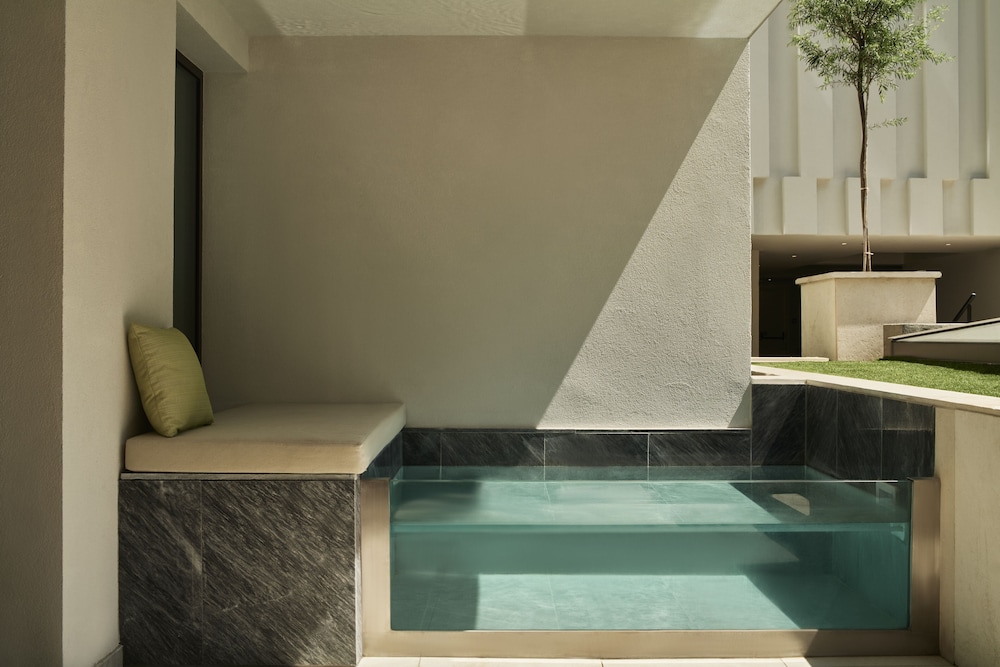 Grand Hyatt Athens — Swimming pool in Athens, Attica