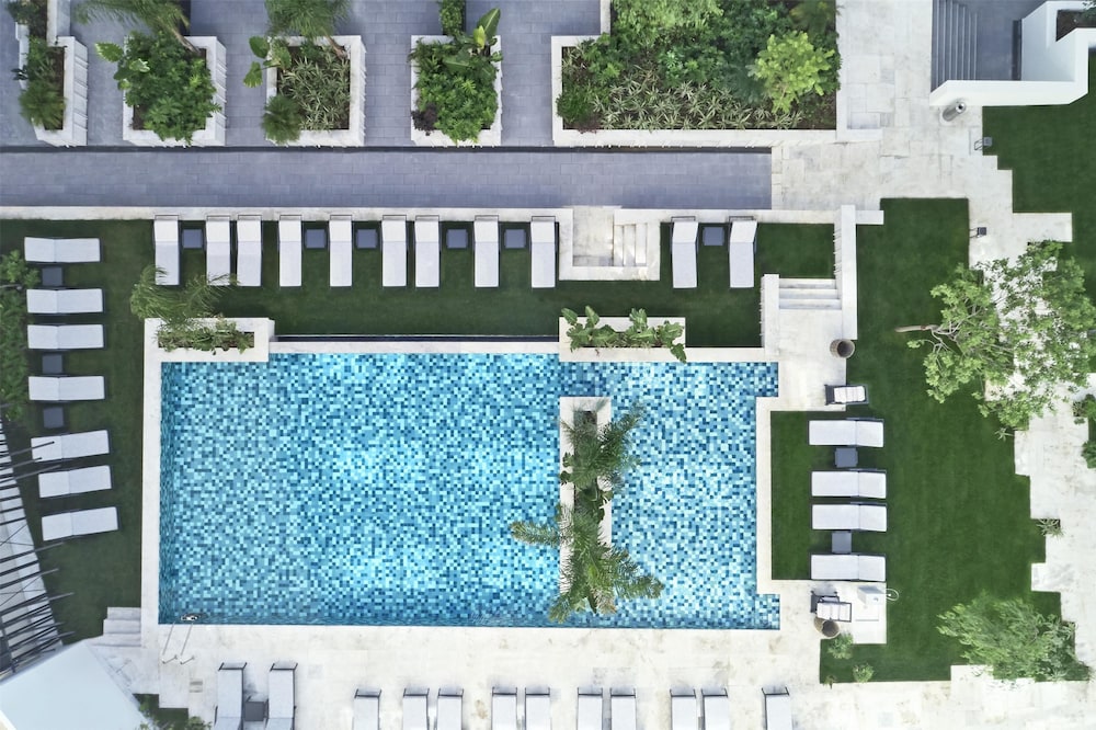 Grand Hyatt Athens — Swimming pool in Athens, Attica