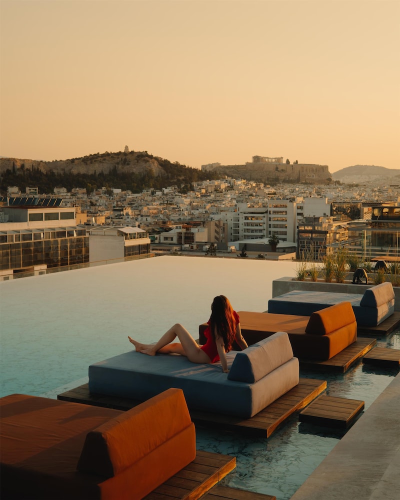 Grand Hyatt Athens — Swimming pool in Athens, Attica