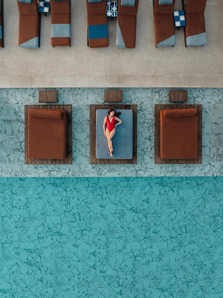 Grand Hyatt Athens — Swimming pool in Athens, Attica