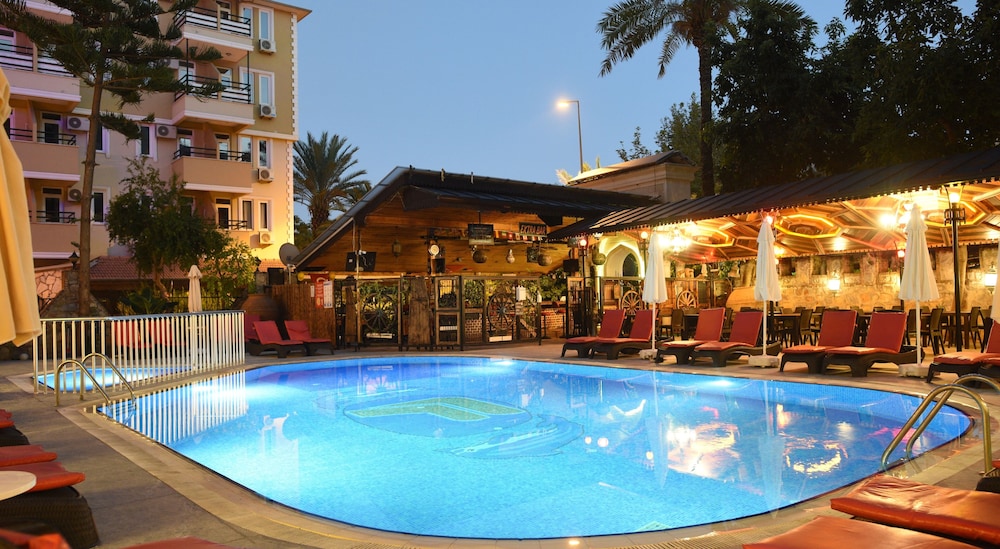 Fatih Hotel Kleopatra — Swimming pool in Alanya