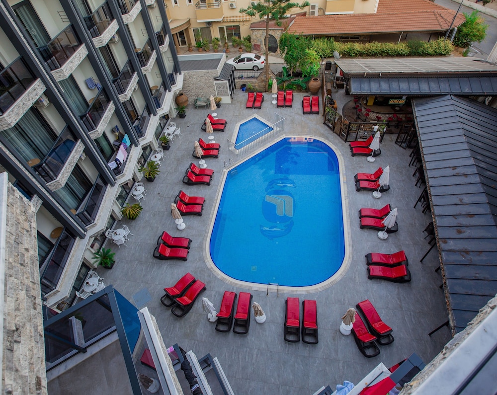 Fatih Hotel Kleopatra — Swimming pool in Alanya