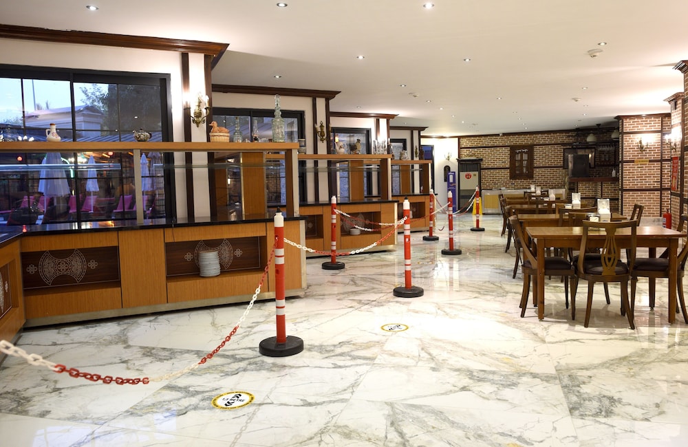 Fatih Hotel Kleopatra — Restaurant & bars in Alanya
