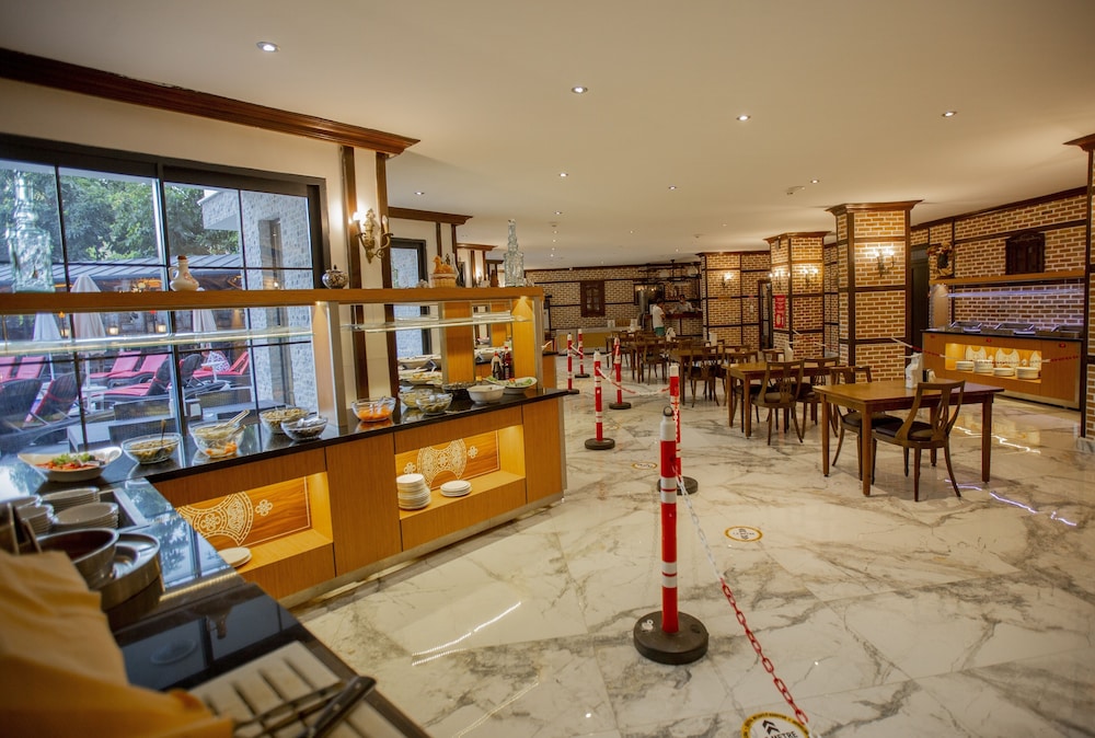 Fatih Hotel Kleopatra — Restaurant & bars in Alanya