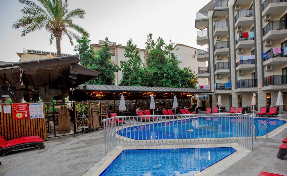 Fatih Hotel Kleopatra — Swimming pool in Alanya