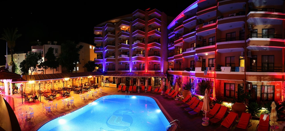 Fatih Hotel Kleopatra — Swimming pool in Alanya
