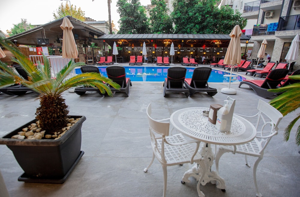 Fatih Hotel Kleopatra — Swimming pool in Alanya