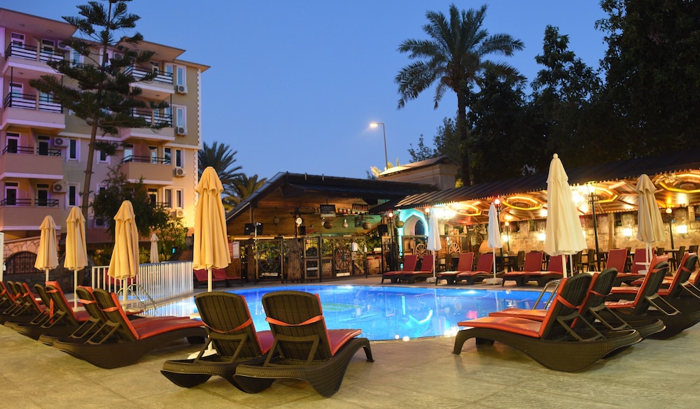 Fatih Hotel Kleopatra — Swimming pool in Alanya
