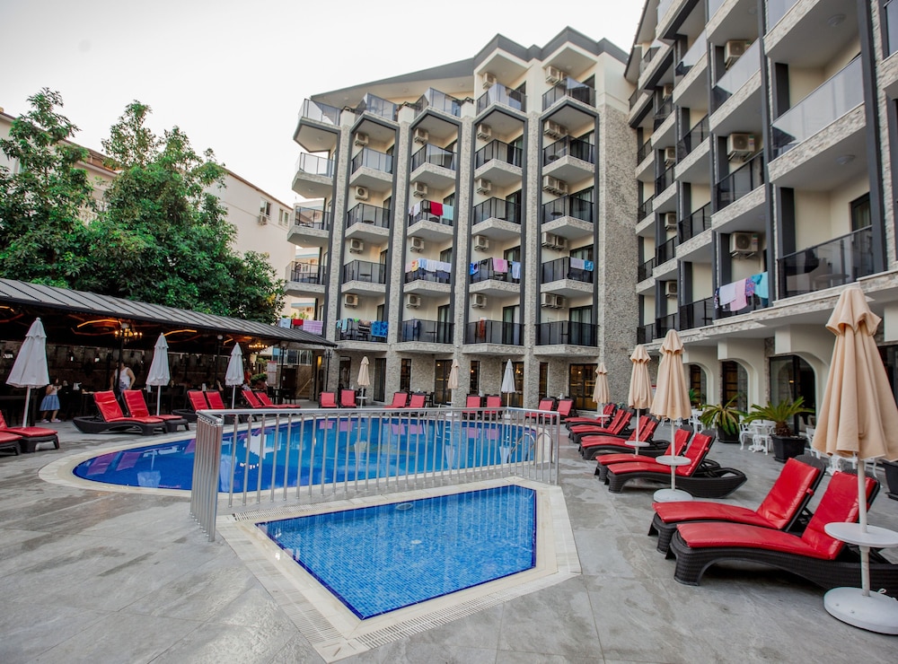 Fatih Hotel Kleopatra — Swimming pool in Alanya
