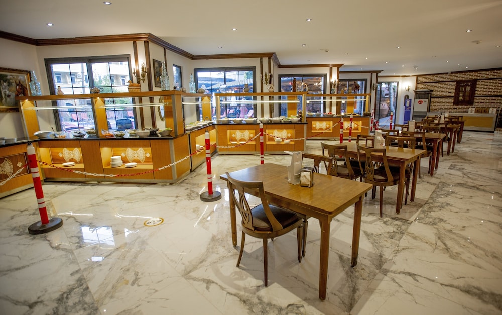 Fatih Hotel Kleopatra — Restaurant & bars in Alanya