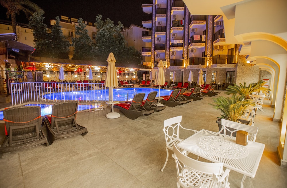 Fatih Hotel Kleopatra — Swimming pool in Alanya