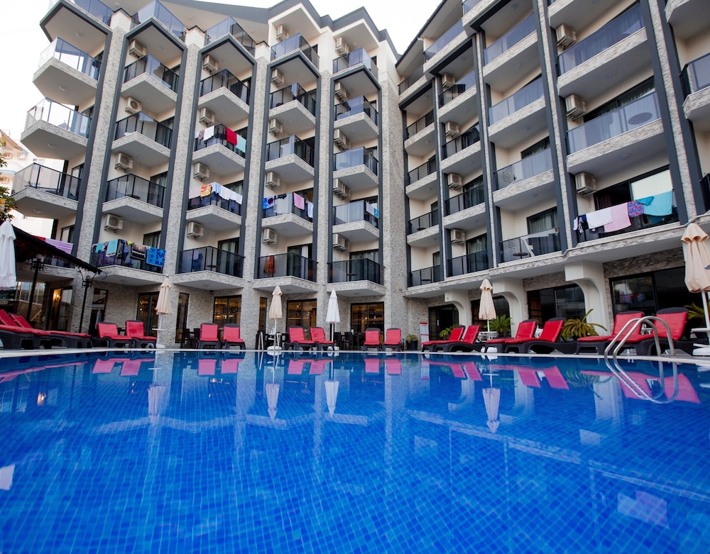 Fatih Hotel Kleopatra — Swimming pool in Alanya