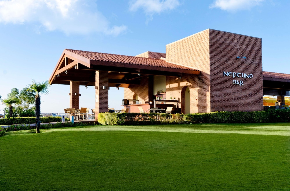 Gloria Verde Resort - All Inclusive — Hotel building in Belek