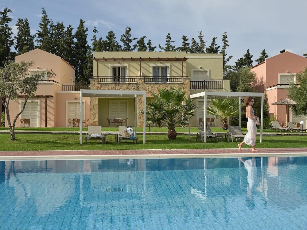 Pilot Beach Resort — Swimming pool in Georgioupolis