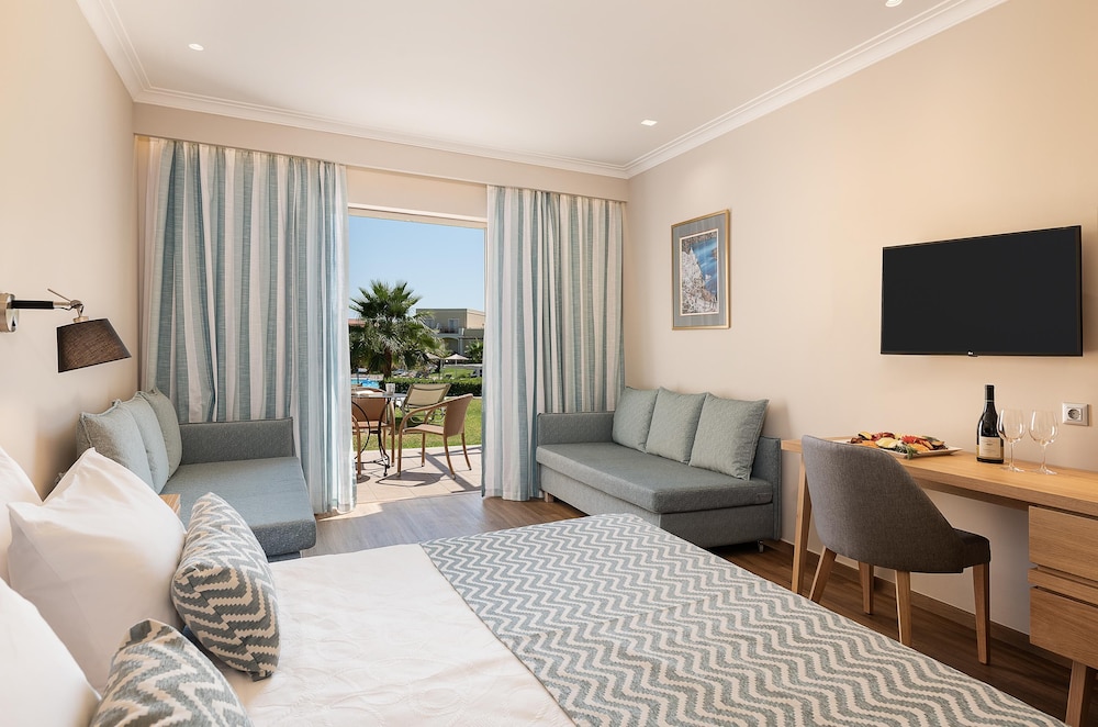Pilot Beach Resort — Hotel rooms in Georgioupolis