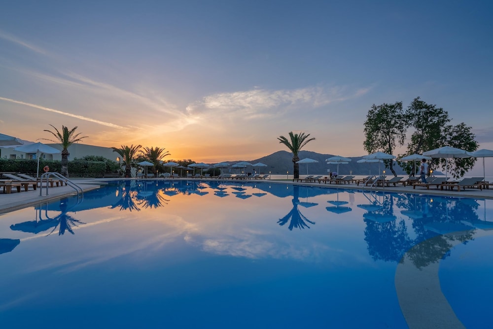 Pilot Beach Resort — Swimming pool in Georgioupolis
