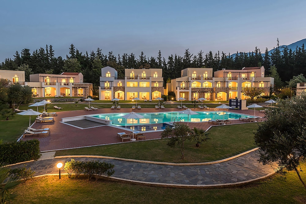 Pilot Beach Resort — Swimming pool in Georgioupolis