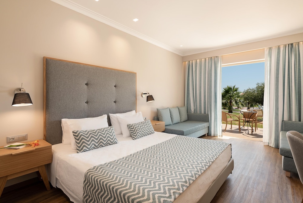 Pilot Beach Resort — Hotel rooms in Georgioupolis