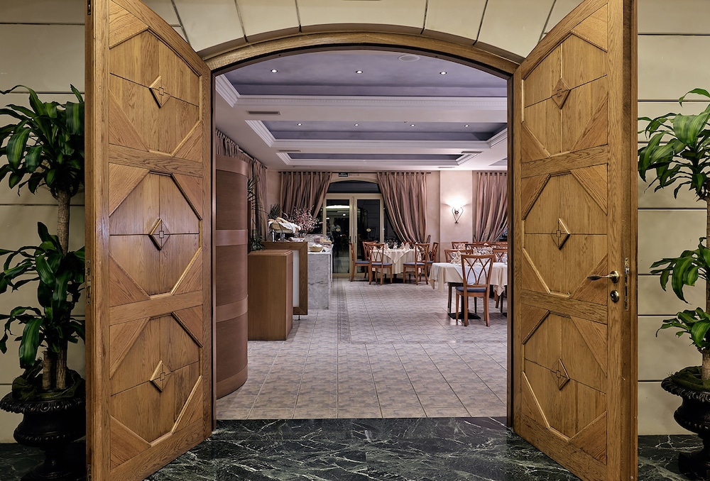 Pilot Beach Resort — Restaurant & bars in Georgioupolis