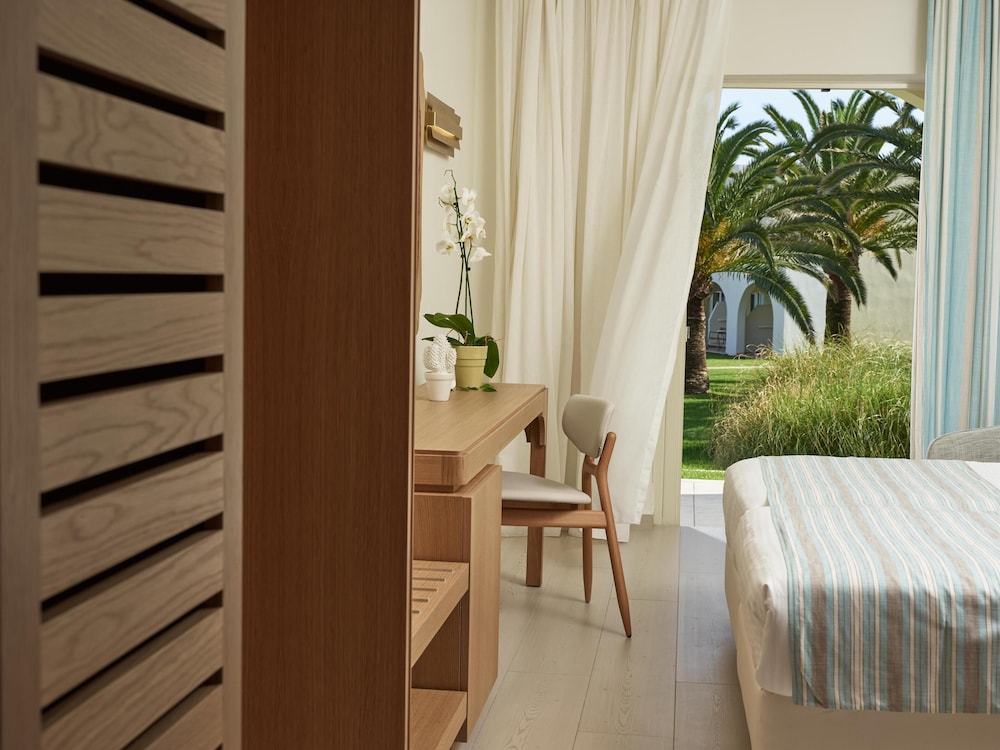 Pilot Beach Resort — Hotel rooms in Georgioupolis