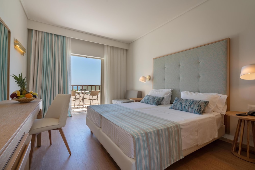 Pilot Beach Resort — Hotel rooms in Georgioupolis