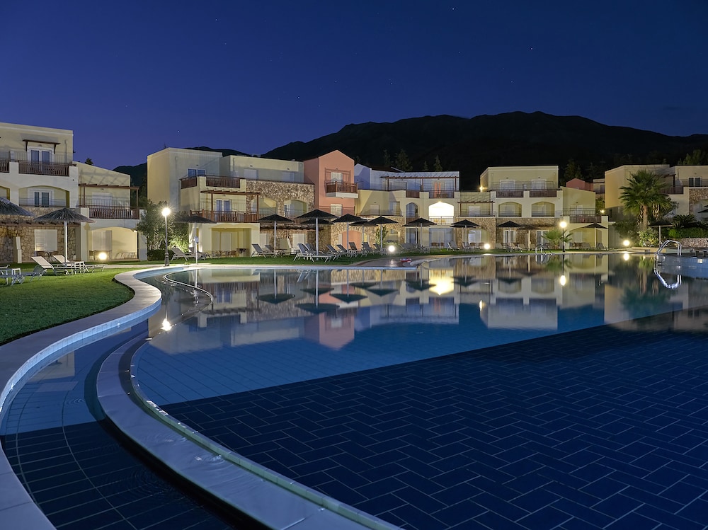 Pilot Beach Resort — Swimming pool in Georgioupolis