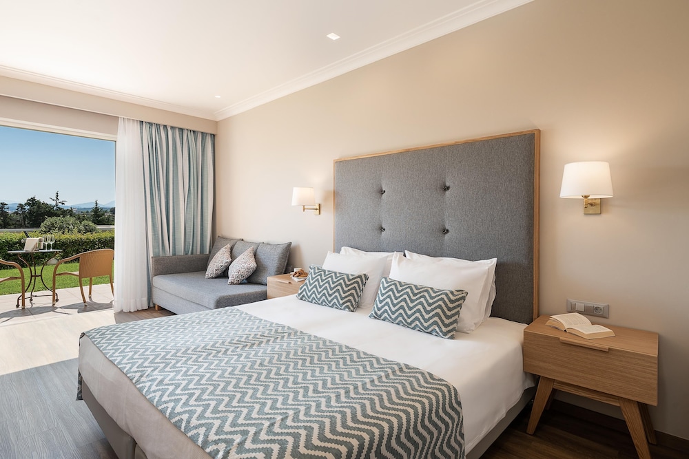Pilot Beach Resort — Hotel rooms in Georgioupolis