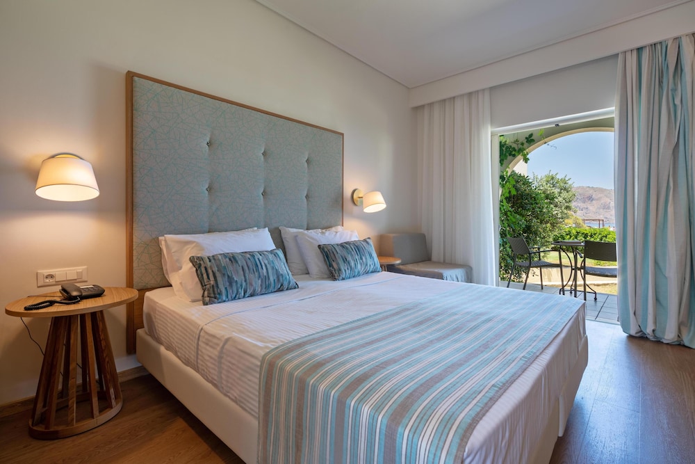 Pilot Beach Resort — Hotel rooms in Georgioupolis