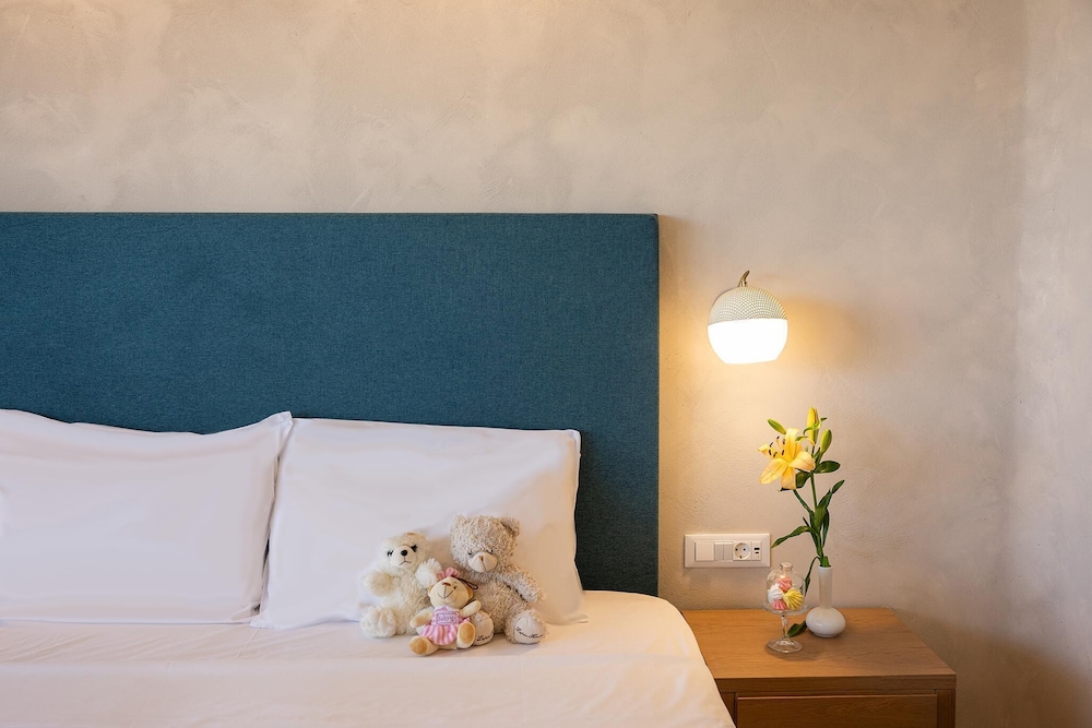 Pilot Beach Resort — Hotel rooms in Georgioupolis