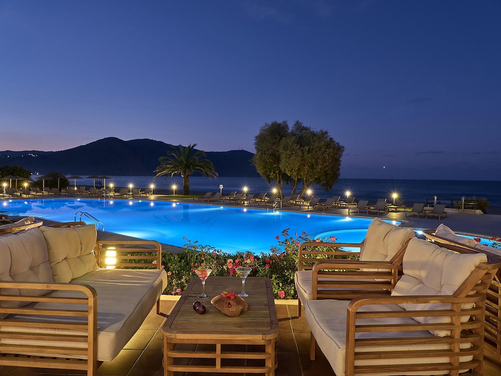Pilot Beach Resort — Swimming pool in Georgioupolis