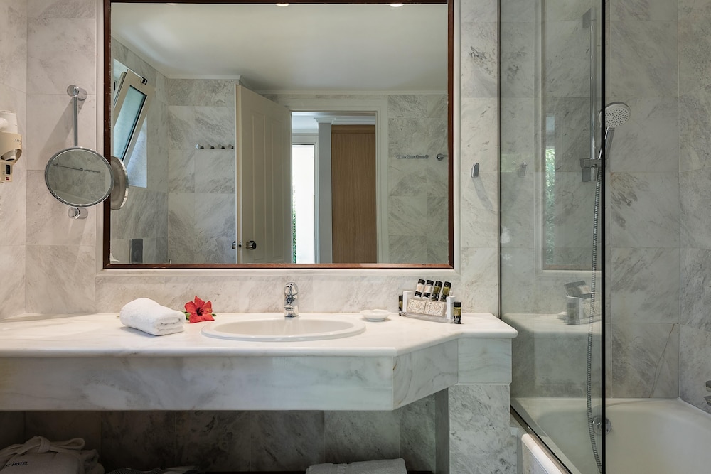 Pilot Beach Resort — Hotel rooms in Georgioupolis