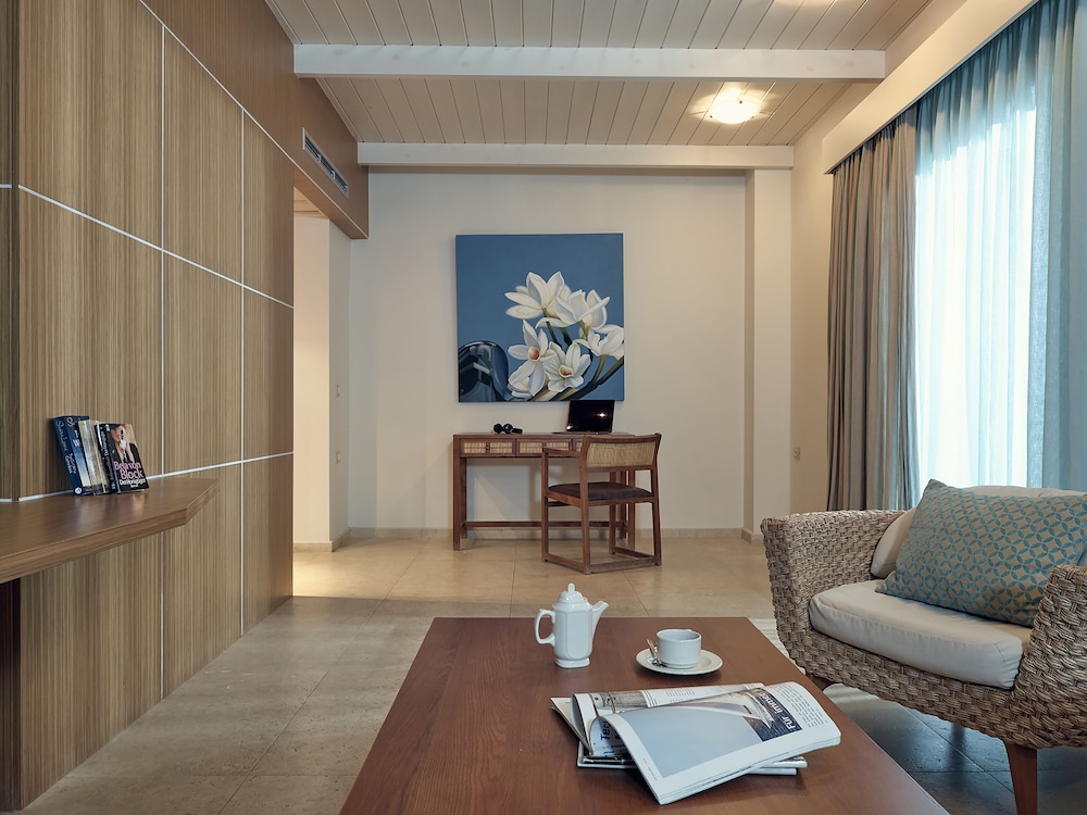 Pilot Beach Resort — Hotel rooms in Georgioupolis