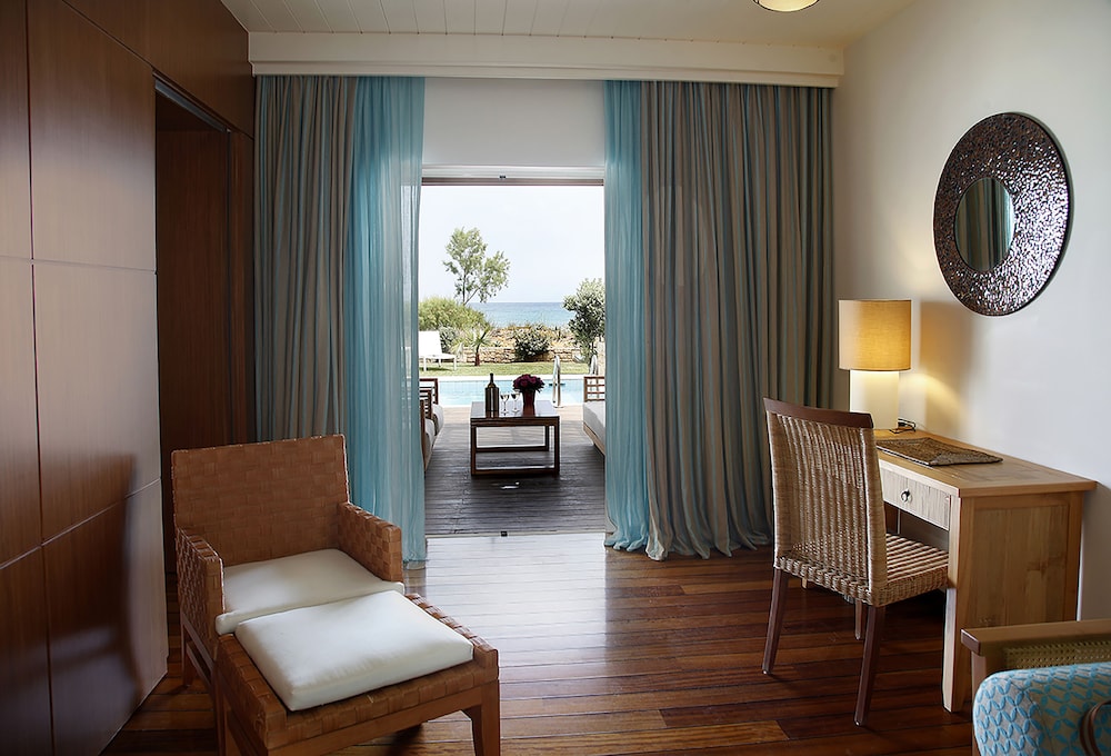 Pilot Beach Resort — Hotel rooms in Georgioupolis