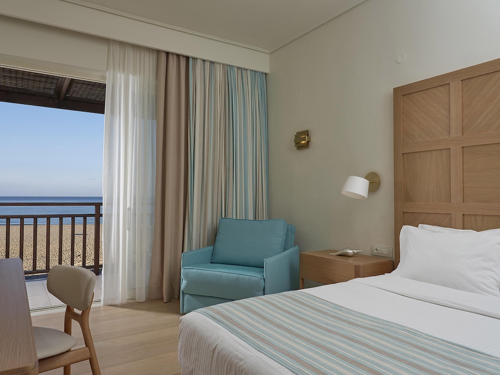 Pilot Beach Resort — Hotel rooms in Georgioupolis