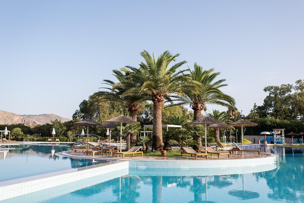 Pilot Beach Resort — Swimming pool in Georgioupolis