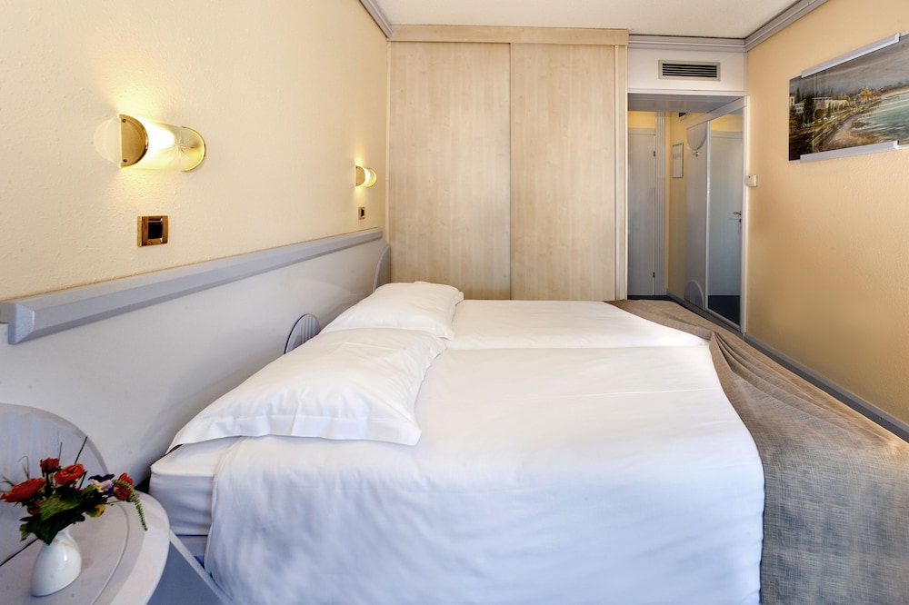 Hotel Plavi Plava Laguna — Hotel rooms in Poreč, Istria