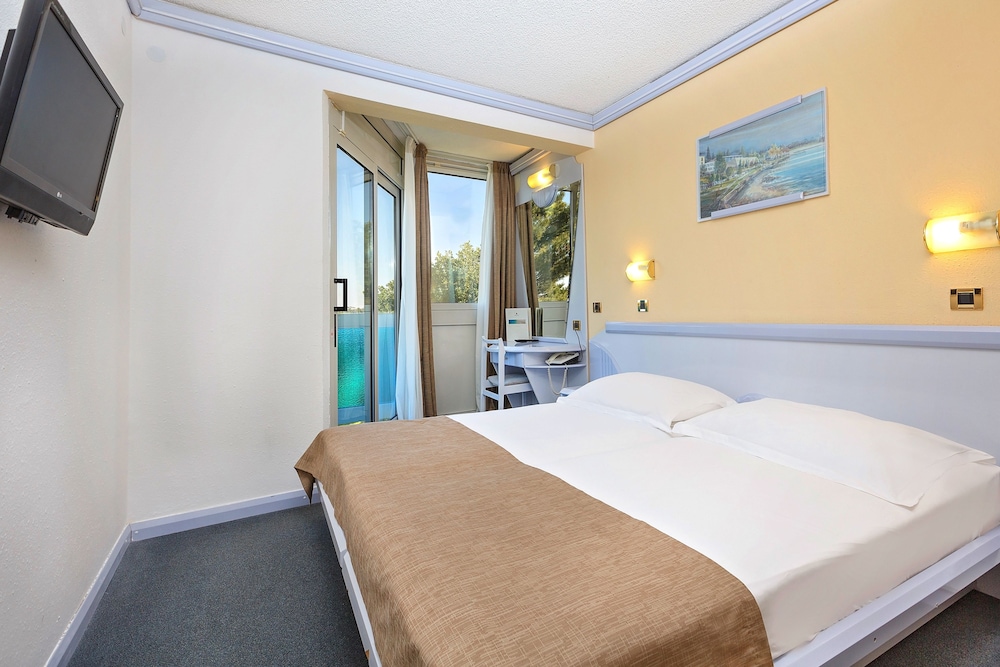 Hotel Plavi Plava Laguna — Hotel rooms in Poreč, Istria