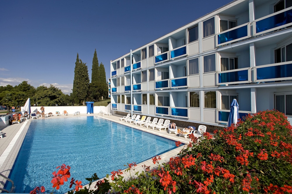 Hotel Plavi Plava Laguna — Hotel building in Poreč, Istria