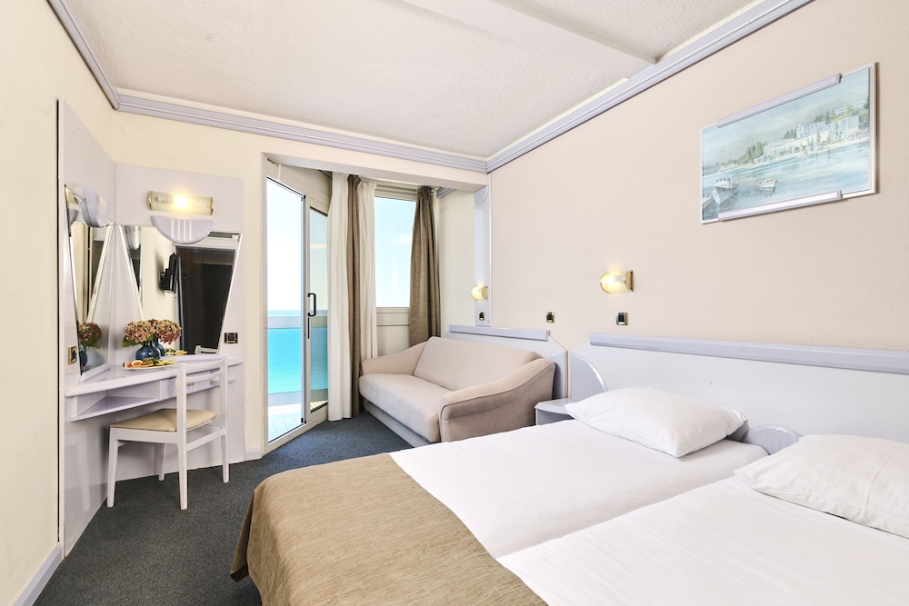 Hotel Plavi Plava Laguna — Hotel rooms in Poreč, Istria