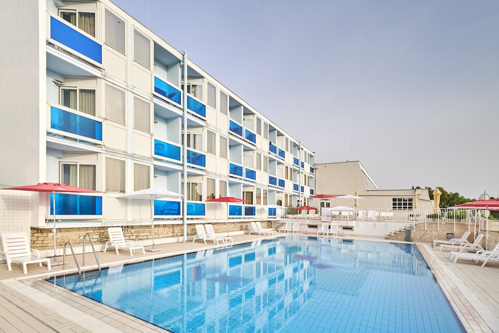 Hotel Plavi Plava Laguna — Swimming pool in Poreč, Istria