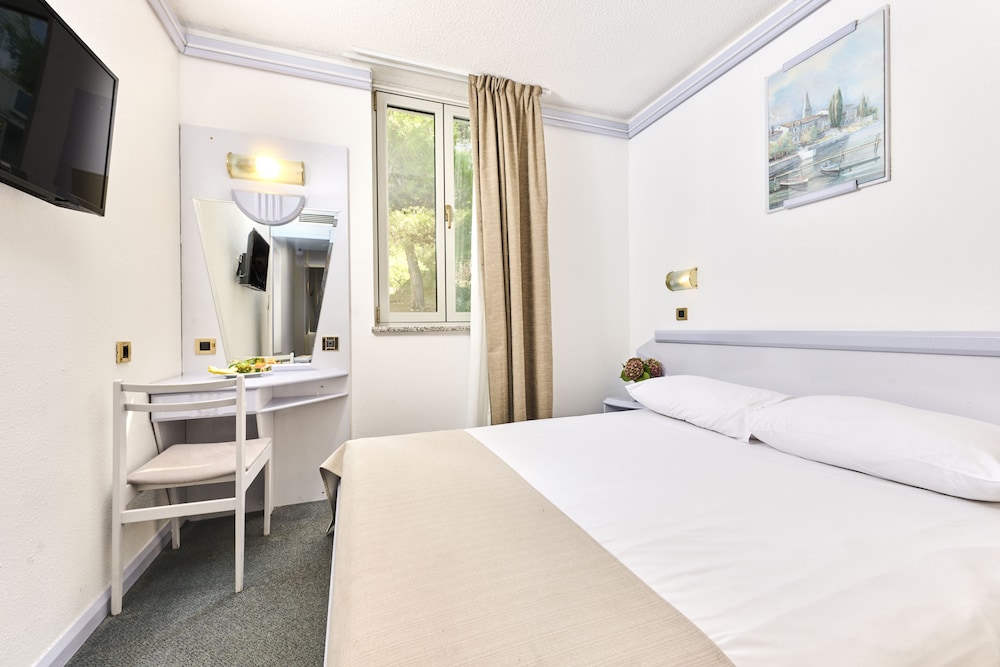 Hotel Plavi Plava Laguna — Hotel rooms in Poreč, Istria