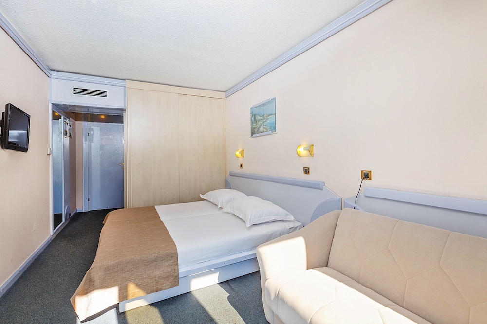 Hotel Plavi Plava Laguna — Hotel rooms in Poreč, Istria