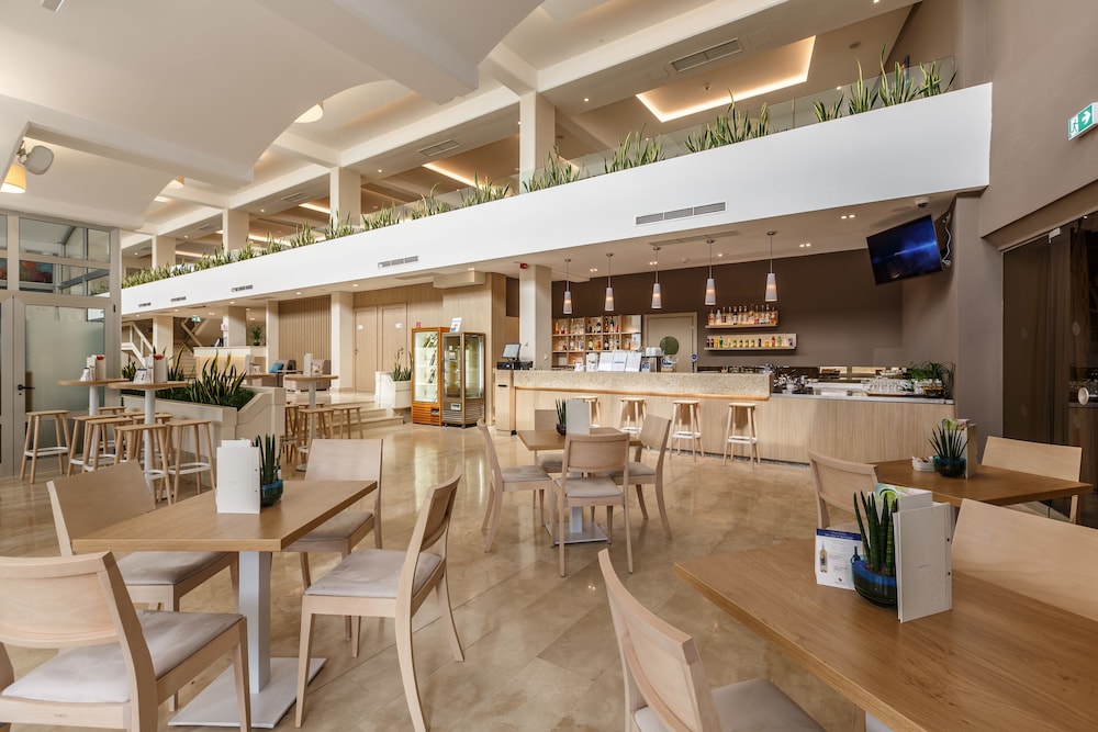 Hotel Plavi Plava Laguna — Restaurant & bars in Poreč, Istria