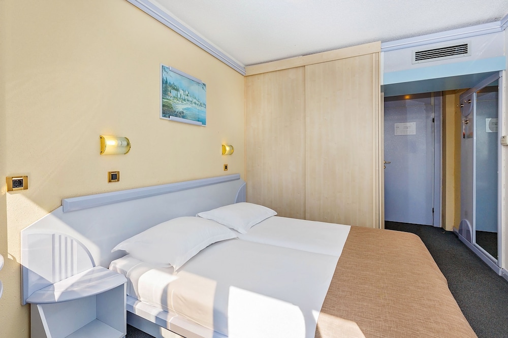 Hotel Plavi Plava Laguna — Hotel rooms in Poreč, Istria