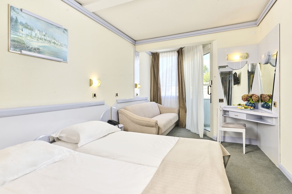 Hotel Plavi Plava Laguna — Hotel rooms in Poreč, Istria