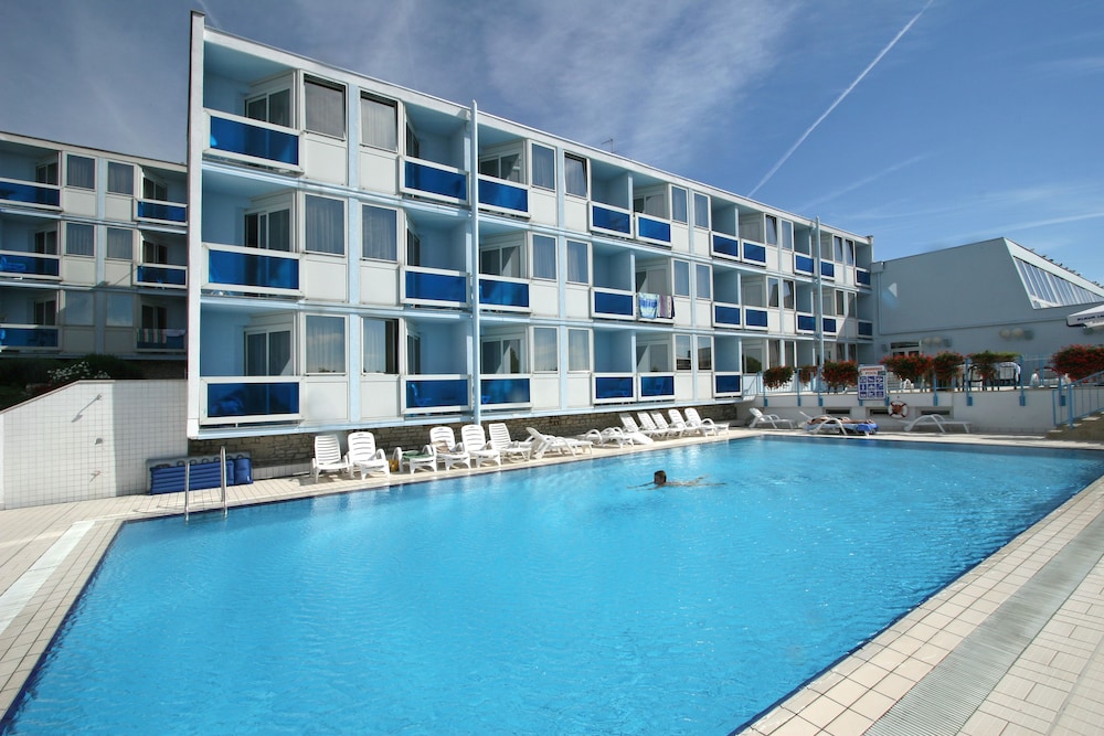 Hotel Plavi Plava Laguna — Hotel building in Poreč, Istria