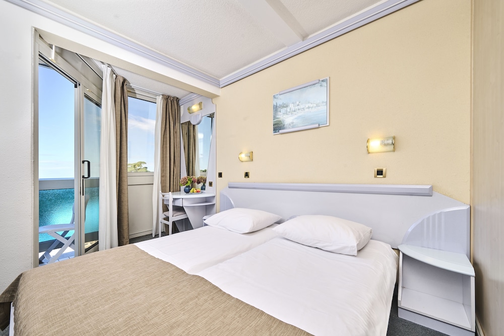Hotel Plavi Plava Laguna — Hotel rooms in Poreč, Istria