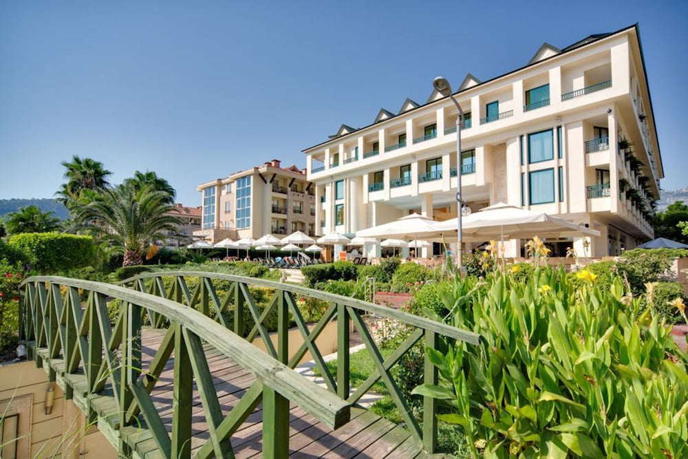 Hotel Golden Lotus - All Inclusive — Hotel building in Kemer