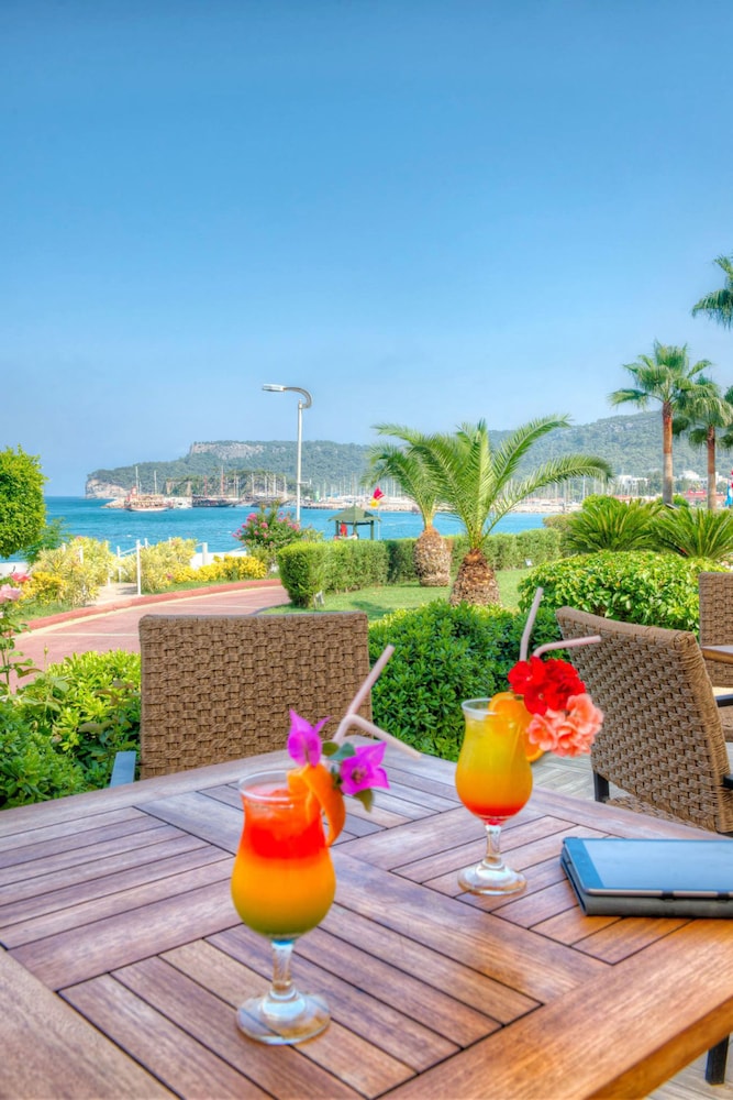 Hotel Golden Lotus - All Inclusive — Restaurant & bars in Kemer