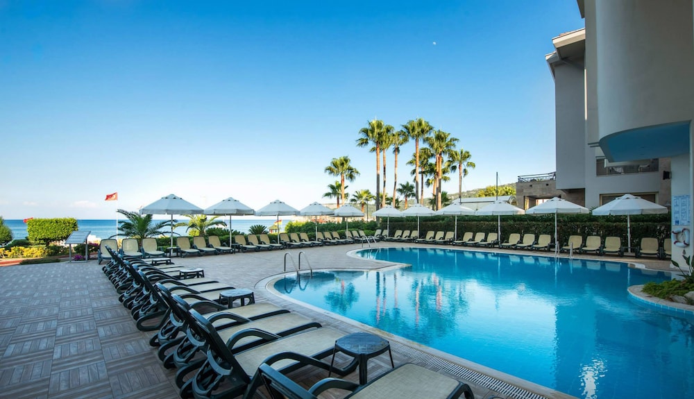 Hotel Golden Lotus - All Inclusive — Swimming pool in Kemer